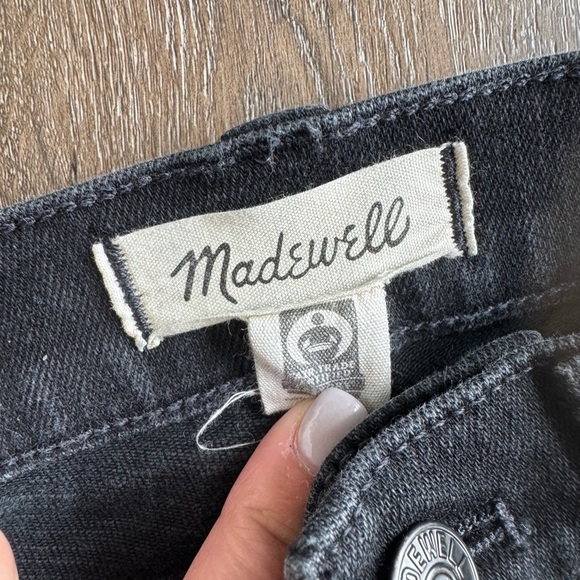 Madewell Jeans.  Women’s size 24. Black, great used condition. Mid Rise Kick Out - Picture 4 of 8